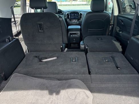 Used 2021 Chevrolet Traverse LT image 14