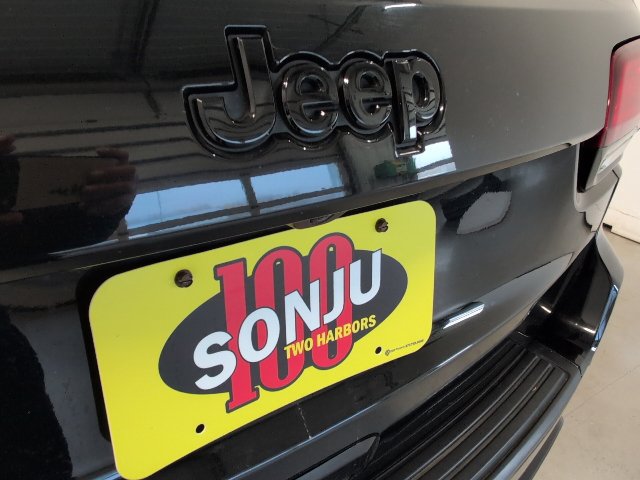 Used 2021 Jeep Grand Cherokee Laredo X AWD/4WD image 34