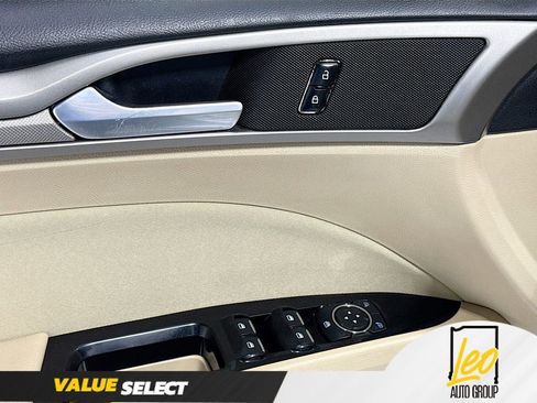 Used 2013 Ford Fusion SE FWD image 19