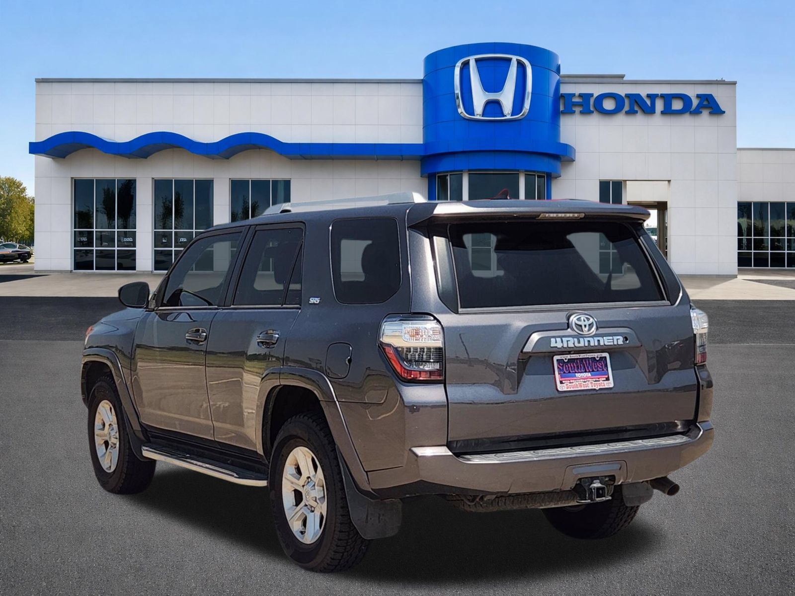 Used 2018 Toyota 4Runner SR5 Premium AWD/4WD image 4