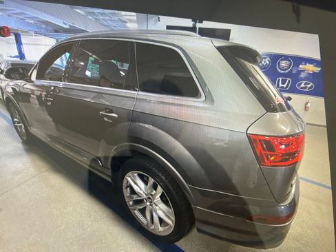 Used 2018 Audi Q7 3.0T Prestige w/ Prestige Package AWD/4WD image 18