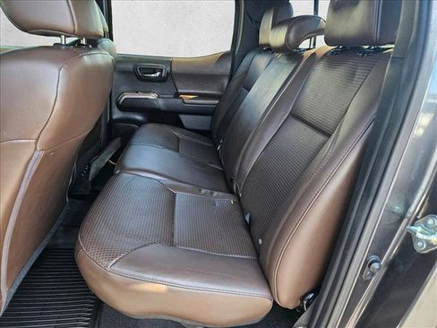 Used 2017 Toyota Tacoma Limited w/ Tow Package AWD/4WD image 17