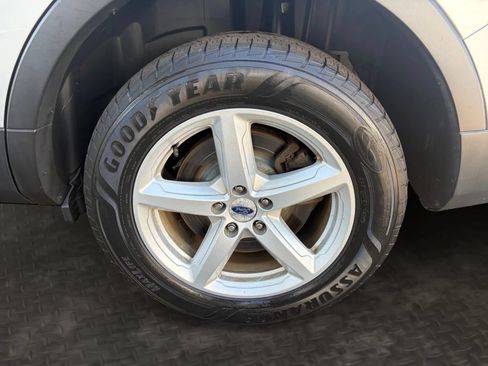 Used 2016 Ford Explorer XLT w/ Equipment Group 202A AWD/4WD image 43