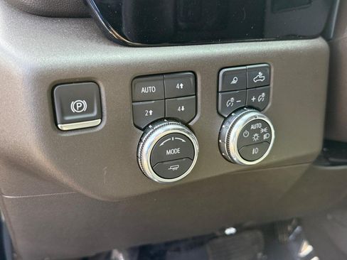 Used 2025 GMC Sierra 1500 SLT w/ SLT Premium Plus Package AWD/4WD image 18