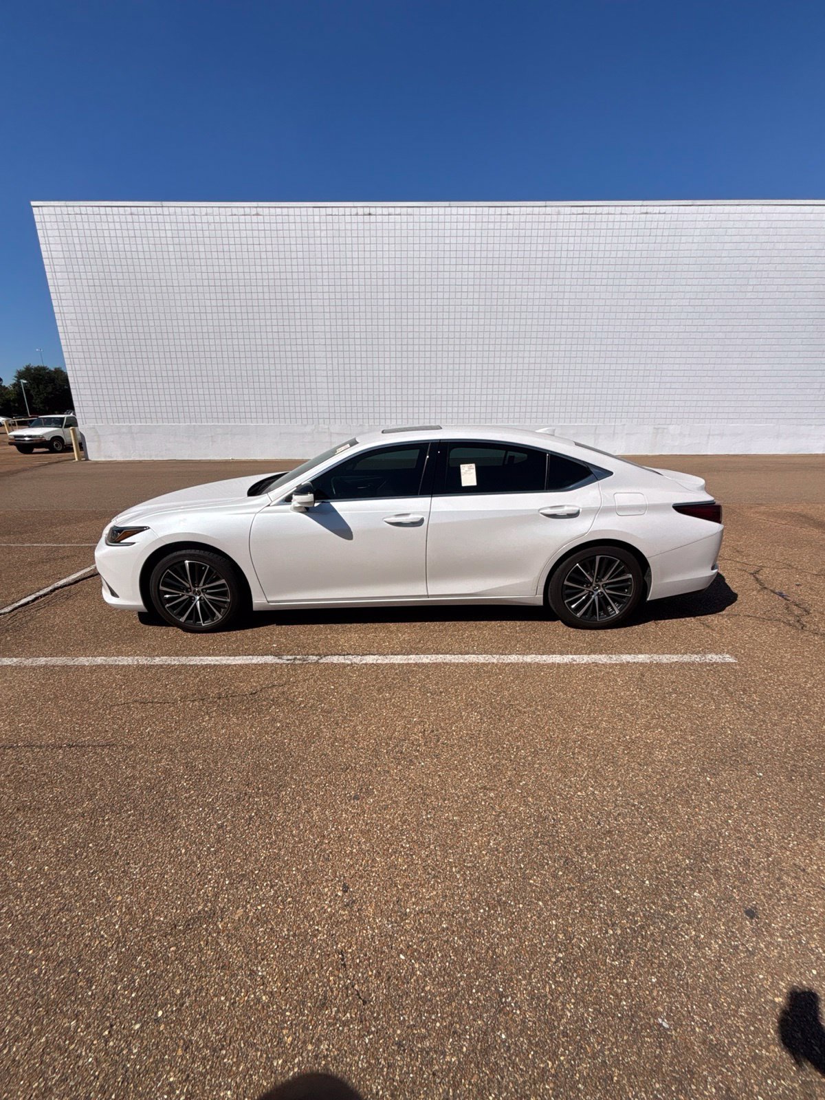 Used 2024 Lexus ES 350 w/ Premium Package FWD image 9