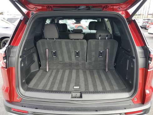 Used 2025 GMC Acadia Elevation image 9