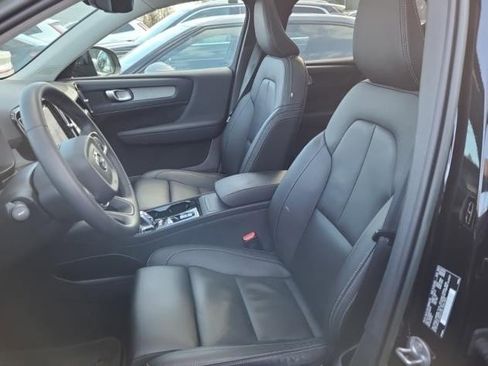 Used 2023 Volvo XC40 B5 Plus w/ Driver Assist Package image 5