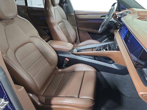 Certified 2025 Porsche Macan 4S Electric image 27