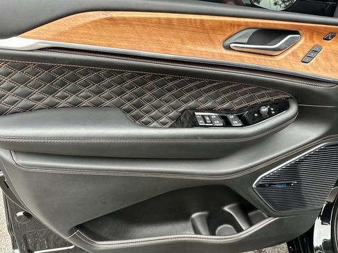 Used 2025 Jeep Grand Cherokee Summit image 19