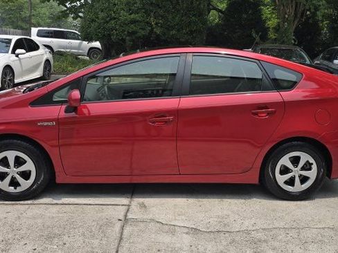 Used 2013 Toyota Prius Four w/ Deluxe Solar Roof Pkg FWD image 2