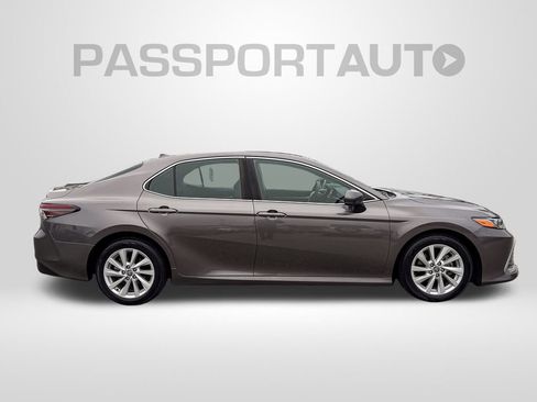 Used 2022 Toyota Camry LE image 8