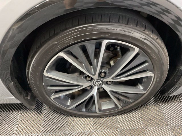 Used 2024 Toyota Prius XLE FWD image 39