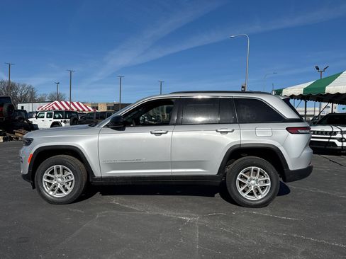 New 2025 Jeep Grand Cherokee Laredo AWD/4WD image 3