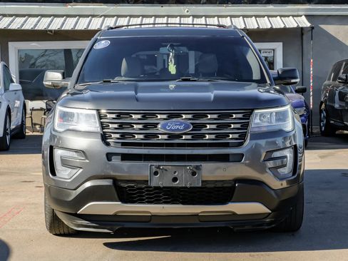 Used 2019 Ford Explorer XLT w/ Equipment Group 201A image 7