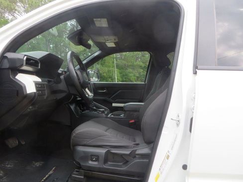 Used 2024 Toyota Tacoma TRD Off-Road AWD/4WD image 12