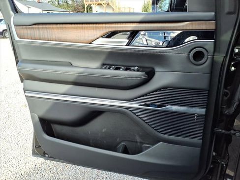 Used 2022 Jeep Grand Wagoneer Series II image 29