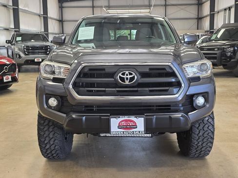 Used 2017 Toyota Tacoma SR5 w/ Tow Package AWD/4WD image 2