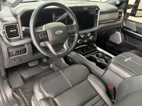 Certified 2025 Ford F250 Platinum w/ FX4 Off-Road Package AWD/4WD image 4