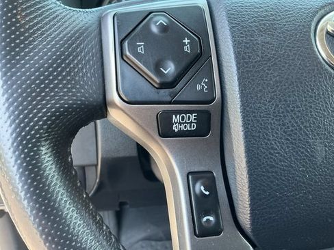 Used 2018 Toyota Tacoma SR5 RWD image 19