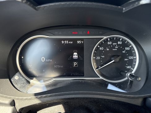 Used 2024 Nissan Versa SR FWD image 15
