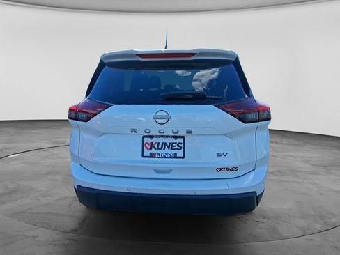 Used 2024 Nissan Rogue SV FWD image 9