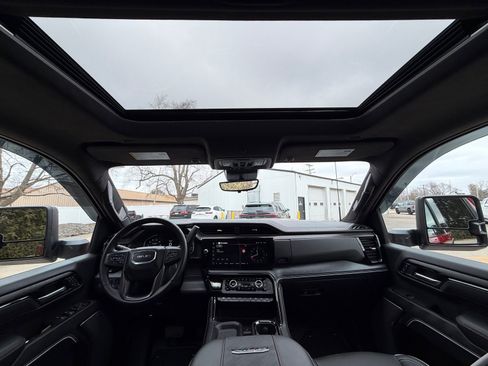 Used 2025 GMC Sierra 2500 AT4X image 27