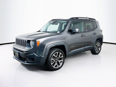 Used 2017 Jeep Renegade Latitude w/ Cold Weather Group AWD/4WD image 3