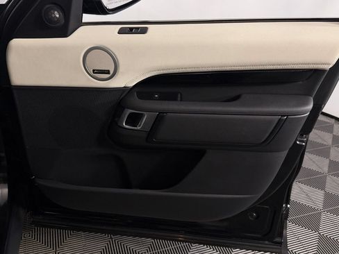 Used 2025 Land Rover Discovery S AWD/4WD image 34