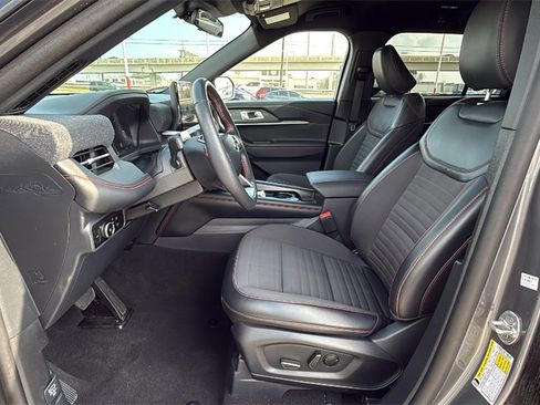Used 2025 Ford Explorer ST-Line image 10