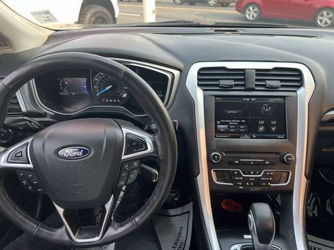 Used 2016 Ford Fusion SE FWD image 10