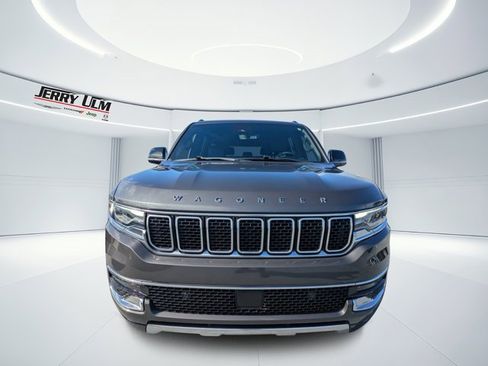 Used 2024 Jeep Wagoneer L Series III w/ Flexible Seating Group image 7