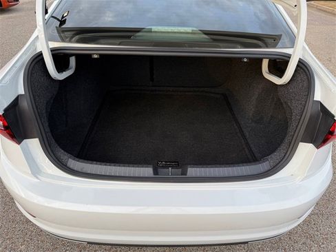 Used 2020 Volkswagen Jetta R-Line w/ R-Line Cold Weather Package image 31