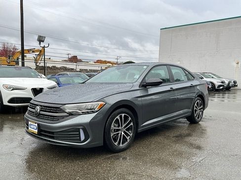 Used 2023 Volkswagen Jetta Sport image 3