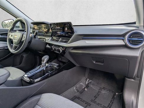 Used 2024 Chevrolet Trax LT image 29