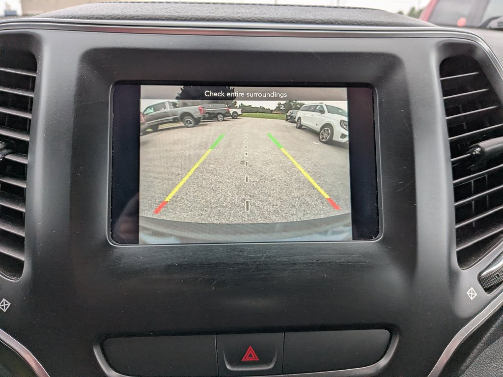 Used 2019 Jeep Cherokee Latitude w/ Popular Appearance Group AWD/4WD image 29