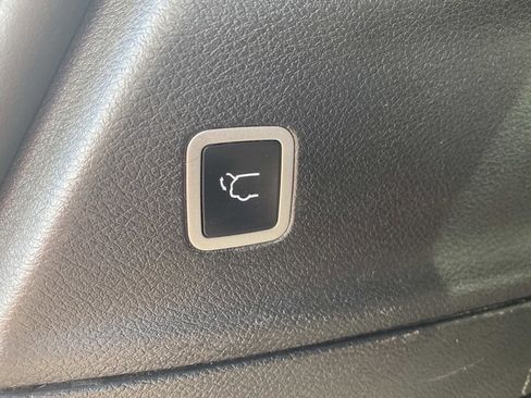 Certified 2025 Chrysler Pacifica Select image 7