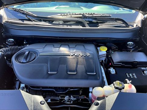 Used 2019 Jeep Cherokee Limited image 5