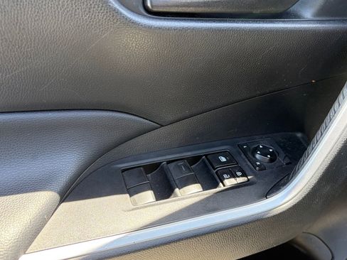 Used 2021 Toyota RAV4 LE w/ Carpet Mat Package (TMS) AWD/4WD image 6