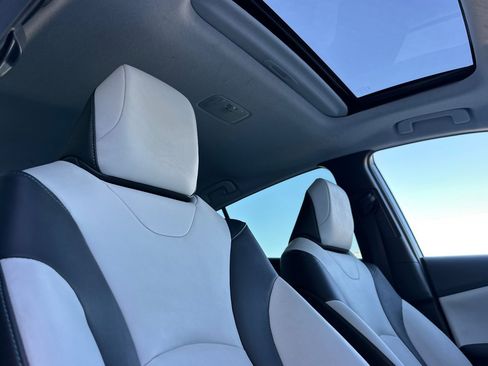 Certified 2017 Toyota Prius Four w/ Premium Convenience Package image 16