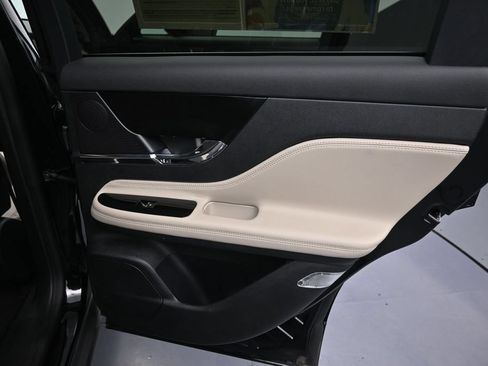 Used 2025 Lincoln Corsair AWD image 21