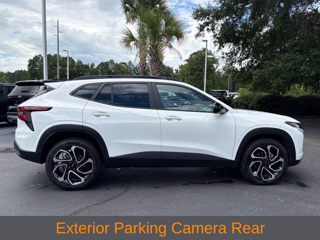 Used 2025 Chevrolet Trax RS FWD image 4