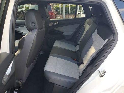 New 2025 Volkswagen ID.4 Pro image 10