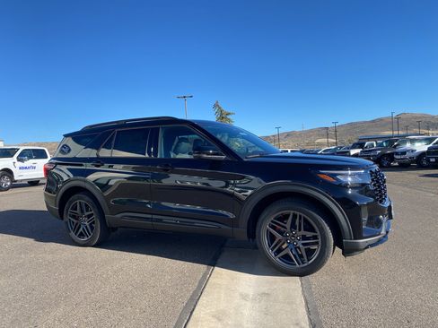 New 2026 Ford Explorer ST image 19