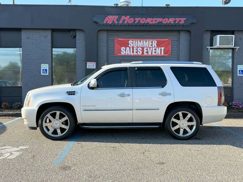 Used 2009 Cadillac Escalade AWD image 6
