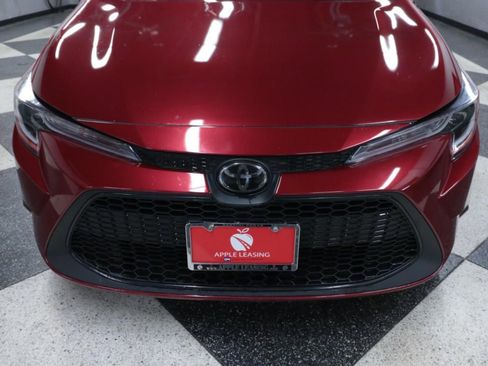 Used 2022 Toyota Corolla LE image 4