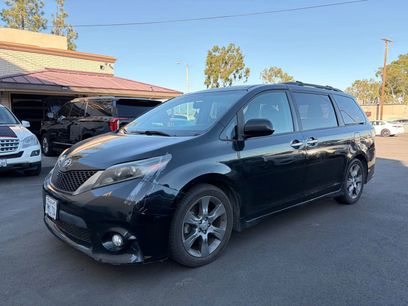 Used 2015 Toyota Sienna SE w/ Four Season Floor Mat Package