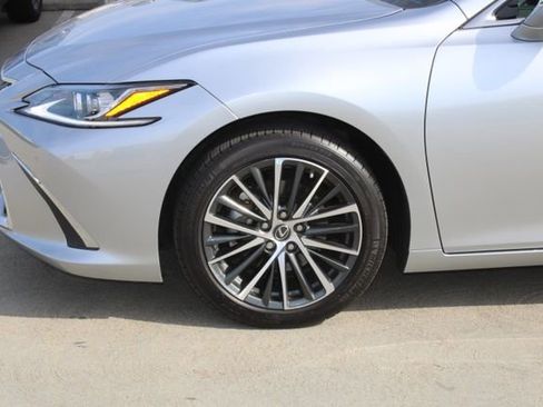 Certified 2024 Lexus ES 350 w/ Premium Package image 4