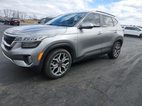 Used 2021 Kia Seltos SX w/ SX Sunroof Package image 2