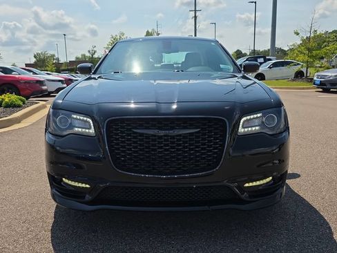 Used 2022 Chrysler 300 Touring L RWD image 8