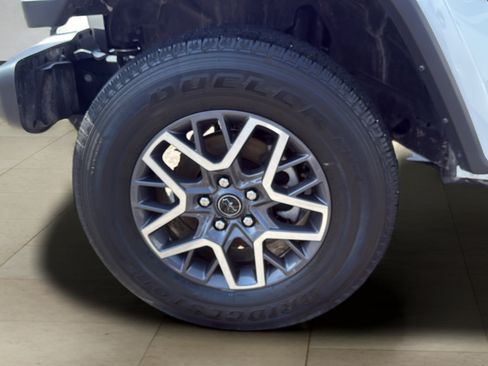 Used 2025 Jeep Wrangler Unlimited Sahara AWD/4WD image 33